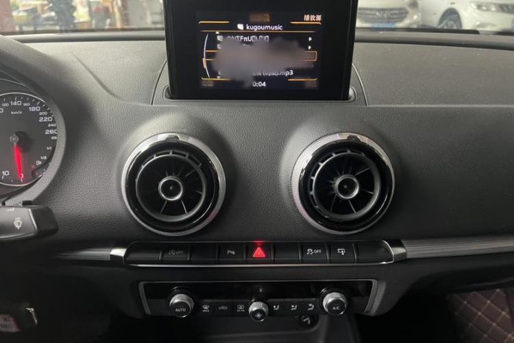 奥迪A3 2015款 Limousine 35 TFSI 百万纪念舒享型中控内饰7005