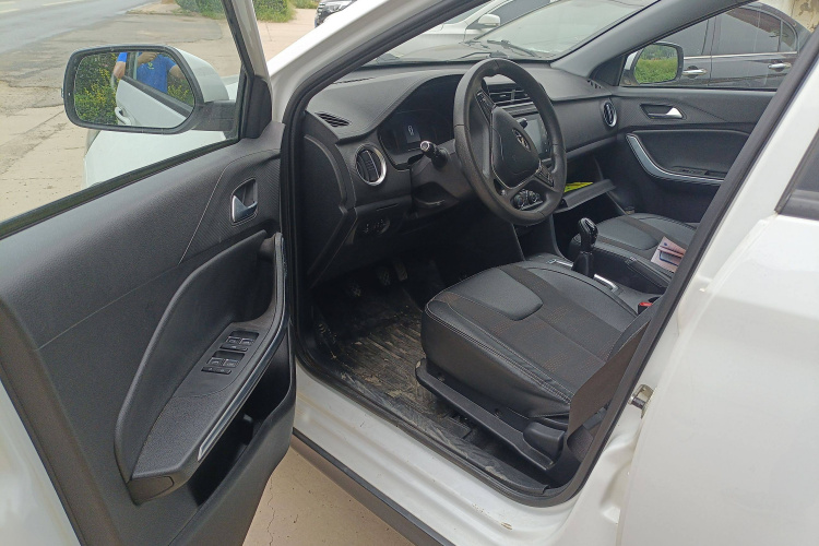 奇瑞 瑞虎3X 2020款 质享版 1.5L 手动豪华版中控内饰7001