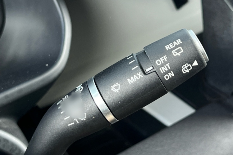 路虎卫士 2023款 90 3.0T P400 XS局部细节9005