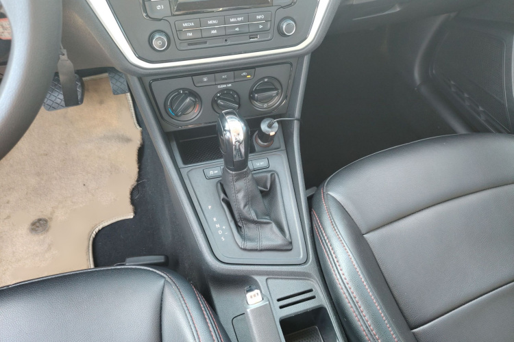 大众 朗逸 2015款 1.6L 自动风尚版局部细节18