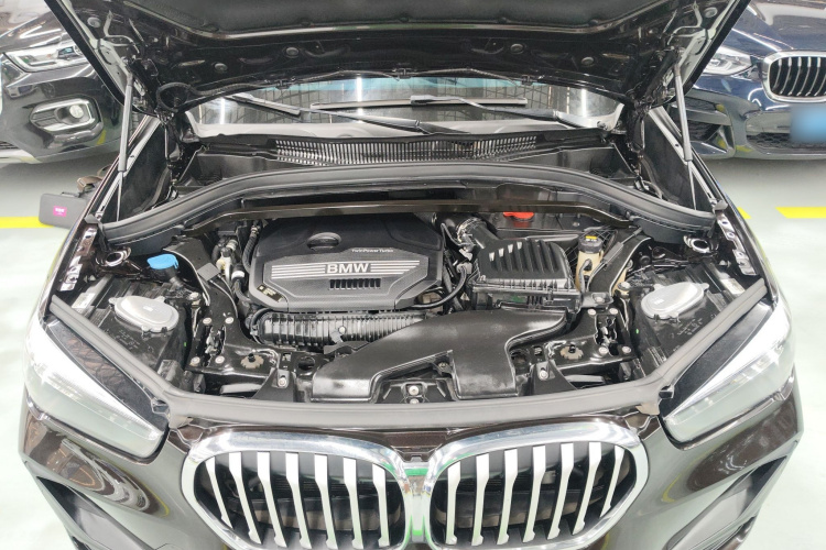 宝马X1 2020款 sDrive25Li 领先型机舱底盘24