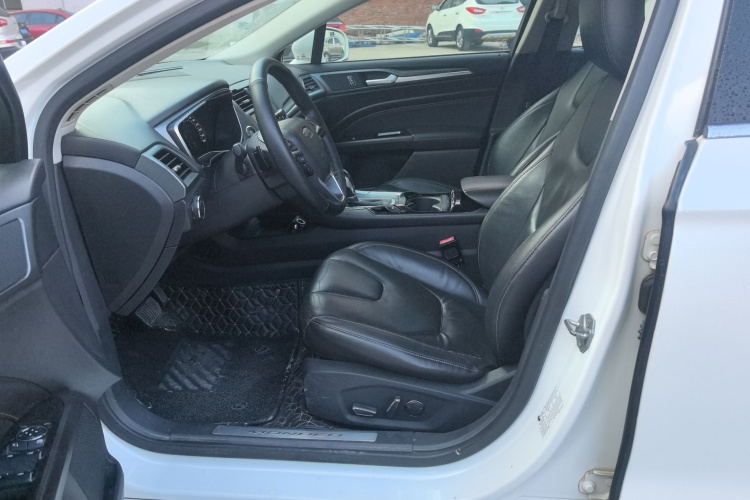 福特 蒙迪欧 2013款 2.0L GTDi240豪华运动型中控内饰19