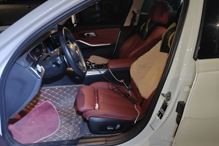 宝马3系 2022款 改款 325i M运动曜夜套装中控内饰19