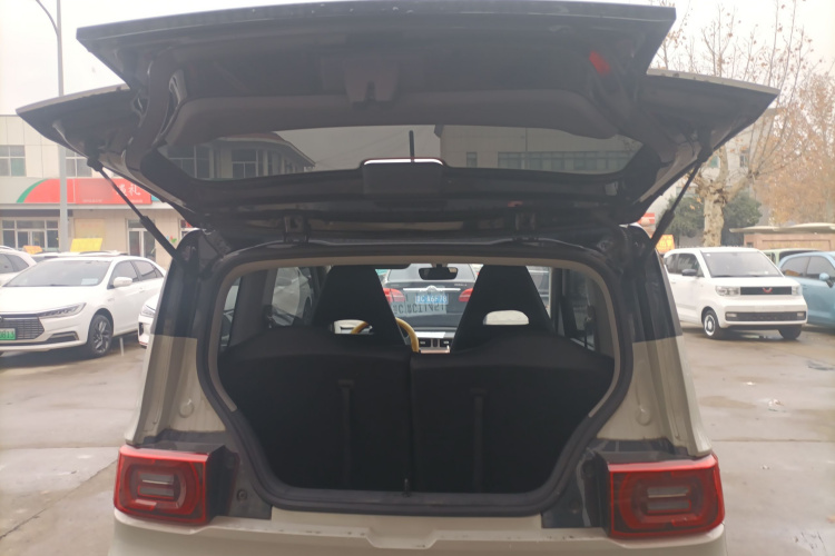 五菱汽车 宏光MINIEV 2022款 马卡龙时尚款 三元锂机舱底盘23