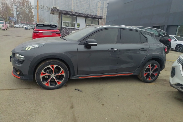 领克02 2020款 1.5T DCT两驱耀Pro版车身外观4