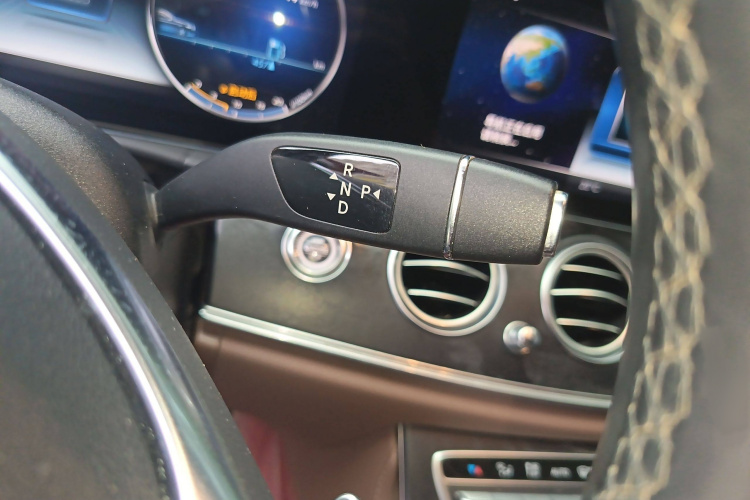 奔驰E级 2016款 E 200 L 运动型局部细节18