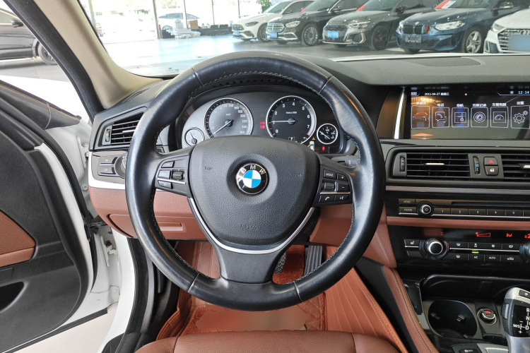 宝马5系 2017款 520Li 典雅型中控内饰13