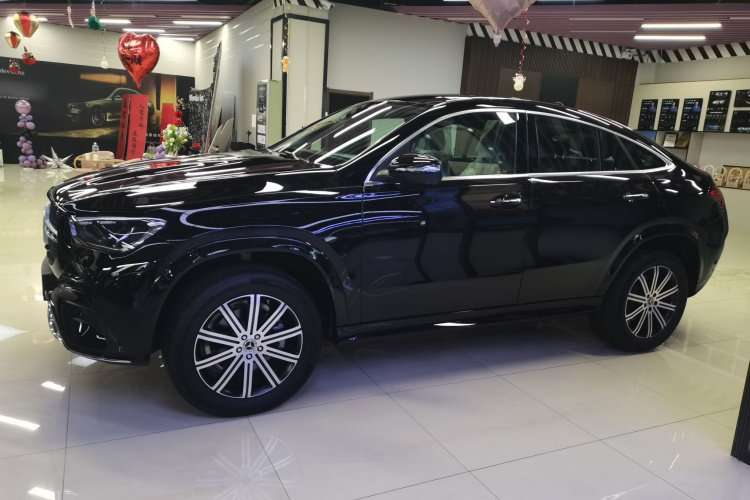 奔驰GLE轿跑 2024款 GLE 350 4MATIC 轿跑SUV 时尚型车身外观4