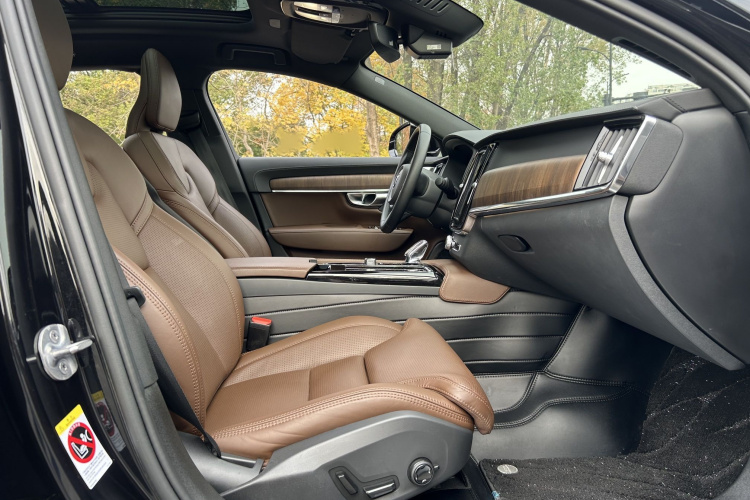 沃尔沃S90新能源 2024款 插电式混动 四驱长续航智雅豪华版中控内饰7002