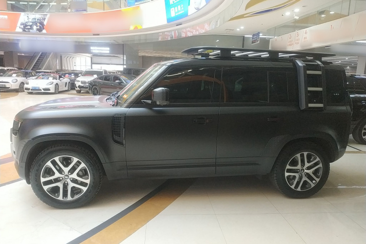 路虎卫士 2024款 110 3.0T P400 暗黑特别版车身外观6003