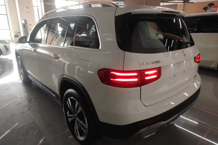 奔驰GLB 2024款 GLB 200 动感型车身外观6003