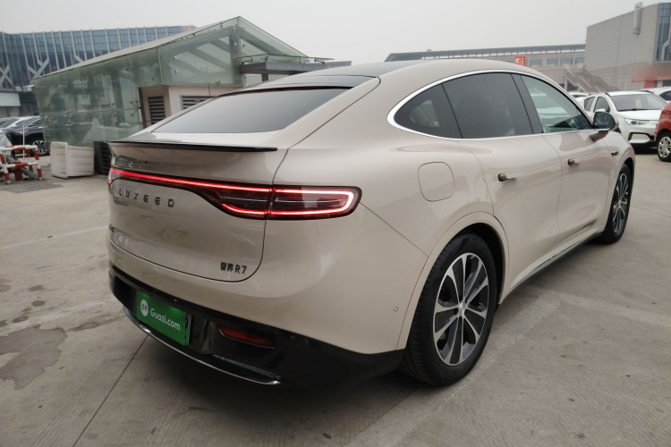 鸿蒙智行 智界R7 2025款 增程 251km Max车身外观7