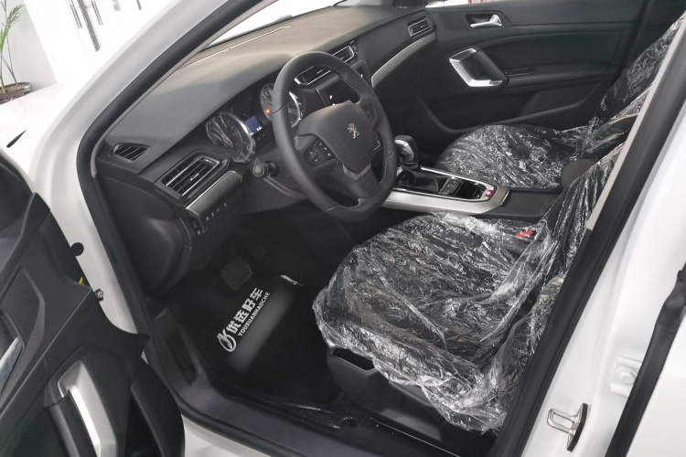 标致408 2019款 230THP 自动豪华版 国V中控内饰7002