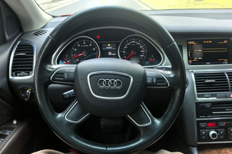 奥迪Q7 2015款 35 TFSI 进取型中控内饰7010