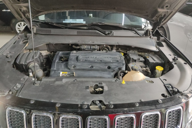 Jeep 指南者 2017款 200T 自动家享版机舱底盘24