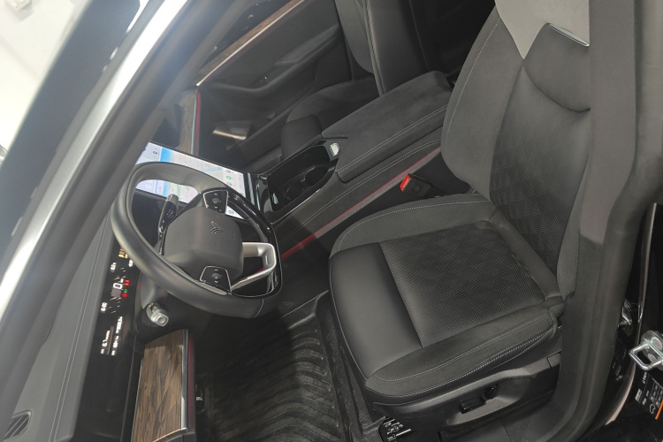 哪吒汽车 哪吒S 2024款 增程 1060 Lite版局部细节19