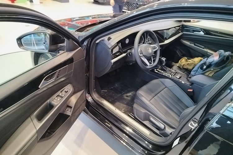 大众 帕萨特新能源 2025款 430PHEV 混动商务版中控内饰20