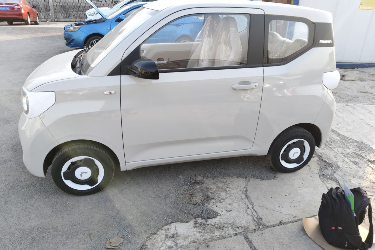 五菱汽车 宏光MINIEV 2024款 第三代 215km 青春版车身外观4