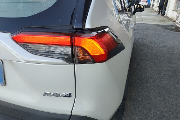 丰田 RAV4荣放 2023款 2.0L CVT两驱都市版车身外观6005