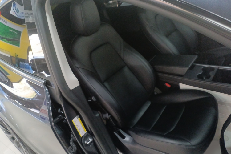 特斯拉 Model Y 2024款 长续航全轮驱动版局部细节41