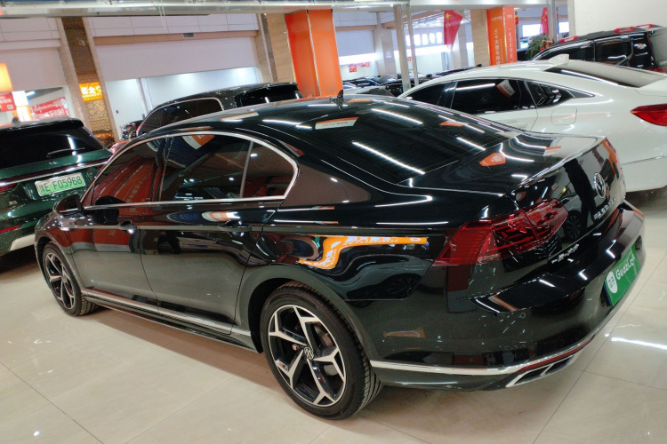 大众 迈腾 2023款 200万辆纪念版 330TSI DSG豪华型车身外观6003