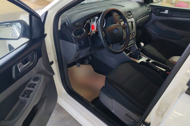 福特 福克斯 2013款 两厢经典 1.8L 手动百万纪念版中控内饰20