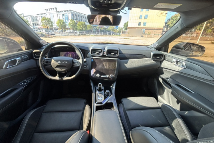 领克03 2022款 2.0TD DCT劲Pro中控内饰7002