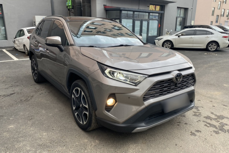 丰田 RAV4荣放 2020款 2.0L CVT四驱尊贵版车身外观6002