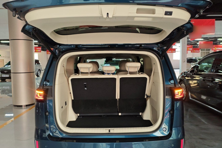 岚图汽车 岚图梦想家 2025款 EV 四驱旗舰鲲鹏版机舱底盘23