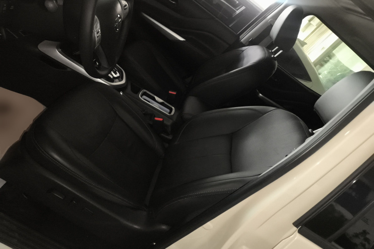 日产 途达 2020款 2.5L XV 4WD 自动四驱旗舰版局部细节19