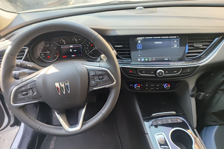 别克 君威 2024款 25T 超享版中控内饰12