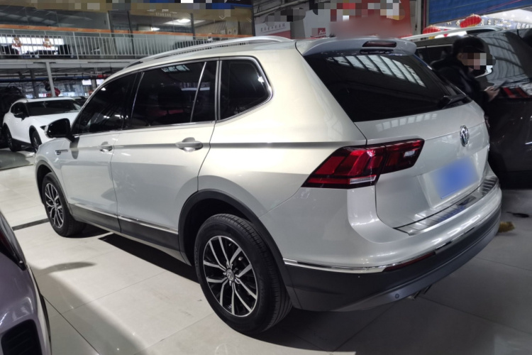 大众 途观L 2018款 改款 330TSI 自动两驱豪华版车身外观4