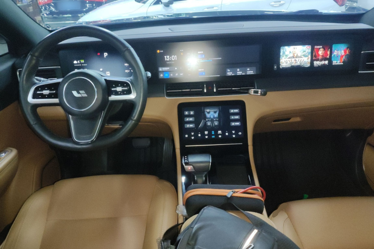 理想汽车 理想ONE 2021款 增程6座版中控内饰12