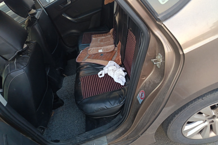 中华H530 2017款 1.6L 自动舒适型中控内饰21