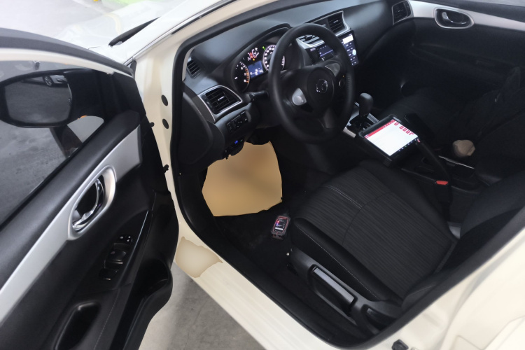 日产 轩逸 2024款 改款二 经典 1.6XE CVT舒适版中控内饰20