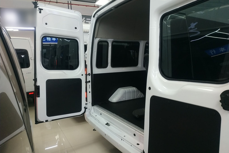 江铃福顺 2023款 2.0T 手动短轴中顶商运型多功能乘用车5座局部细节23