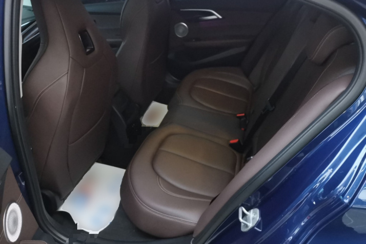 宝马1系 2021款 改款 125i M运动曜夜版中控内饰21