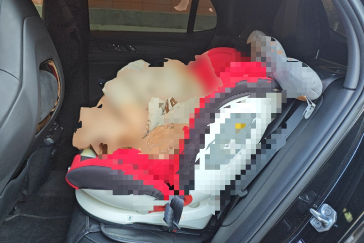 领克01 2021款 2.0TD 四驱暗夜版中控内饰21