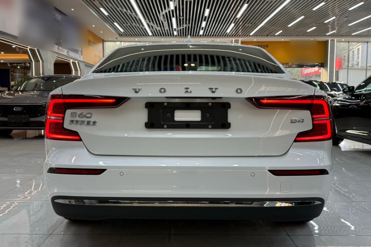 沃尔沃S60 2026款 B4 智逸豪华版车身外观6009