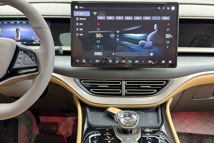 腾势D9 2022款 DM-i 970 四驱尊荣型中控内饰7005