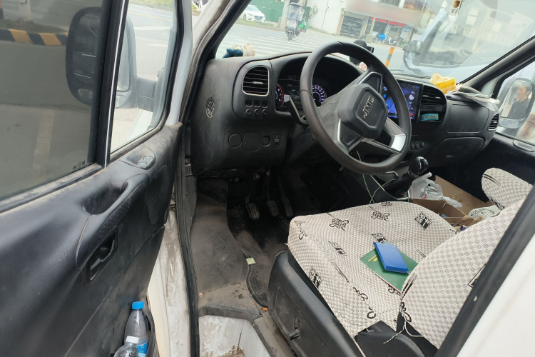 江铃 特顺 2021款 2.8T空间王金牛款长轴中高顶后单胎-踏6座柴油国VI JX493中控内饰20