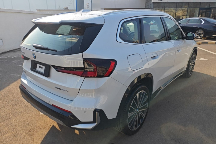 宝马X1 2023款 xDrive25Li X设计套装车身外观7