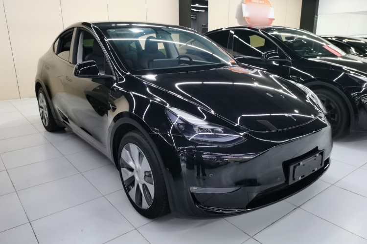 特斯拉 Model Y 2021款 标准续航后驱版车身外观3