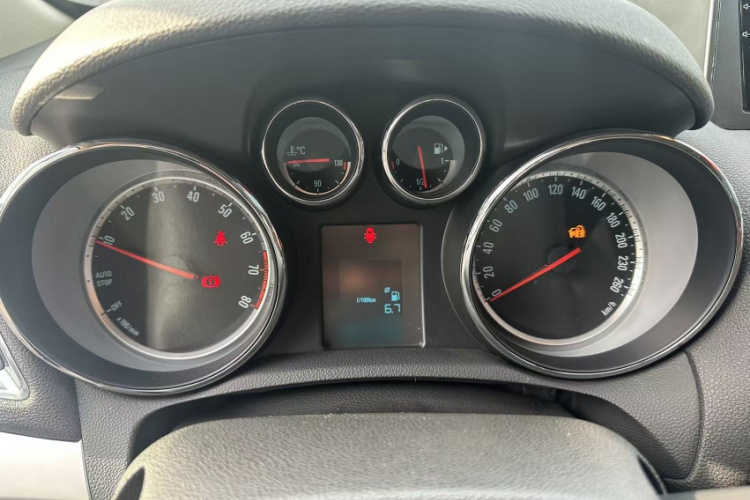 别克 昂科拉 2015款 1.4T 手动两驱都市进取型中控内饰7002