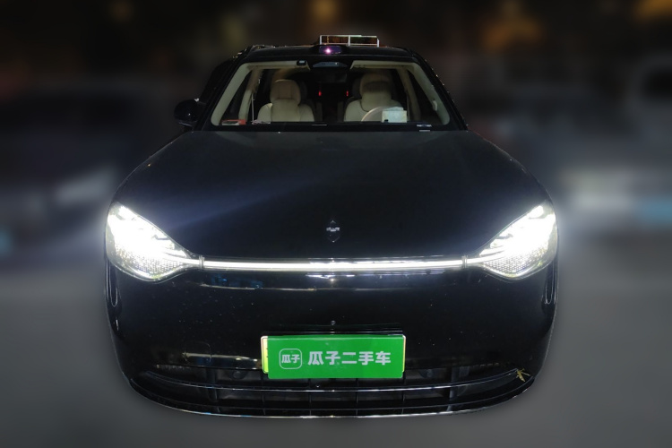 鸿蒙智行 问界M9 2024款 增程 Max版 42kWh 6座版车身外观2