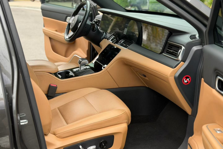 理想汽车 理想ONE 2021款 增程6座版中控内饰7004