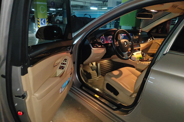 宝马5系 2014款 525Li 豪华设计套装中控内饰20