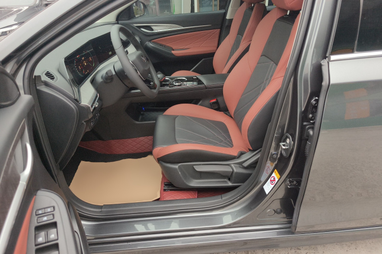 长安 逸动 2024款 PLUS 蓝鲸NE 1.4T GDI DCT高能版局部细节19