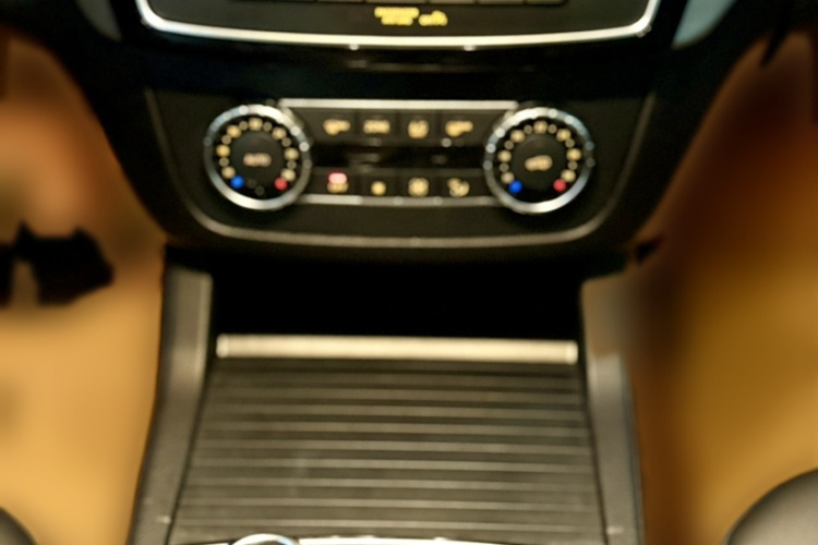 奔驰GLE轿跑 2015款 GLE 320 4MATIC 轿跑SUV中控内饰7002