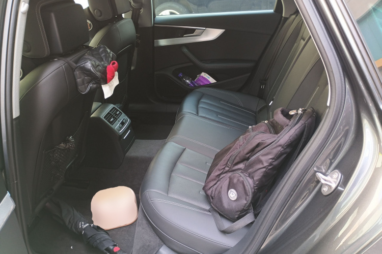 奥迪A4L 2020款 40 TFSI 豪华致雅型中控内饰21